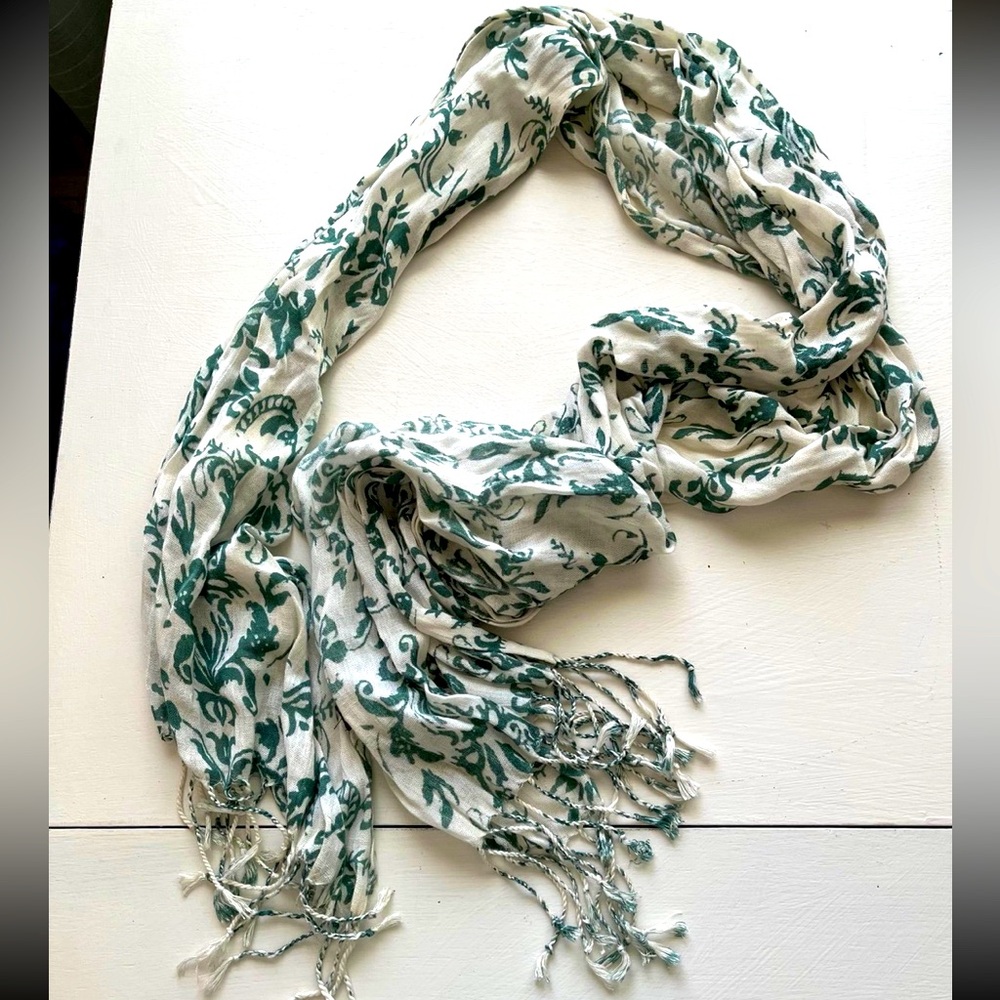 Extra long lightweight scarf white and green
